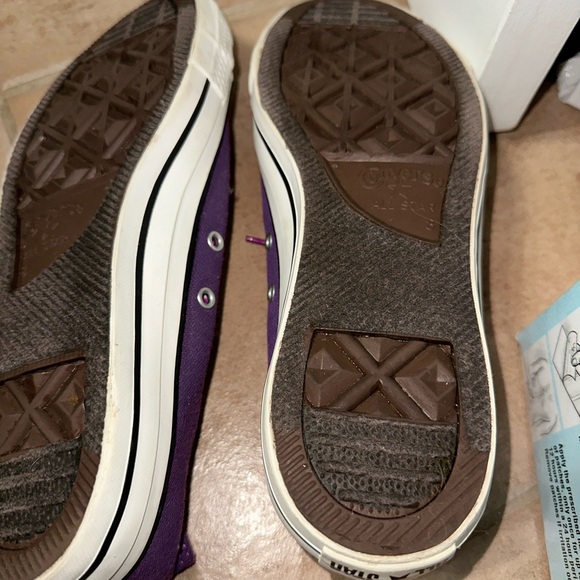 Purple converse size 10 - Picture 6 of 6